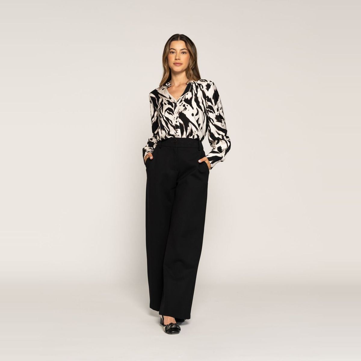 LUDOVICA - Blusa Ana Negra Ajustada Cuello V Manga Larga Ludovica