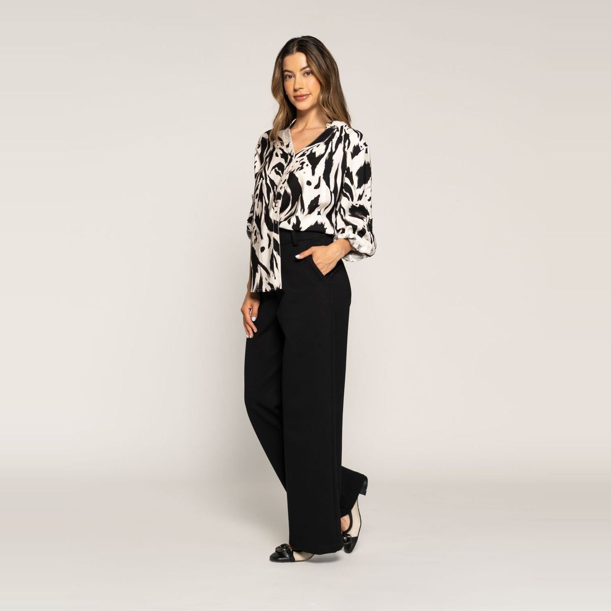 LUDOVICA - Blusa Ana Negra Ajustada Cuello V Manga Larga Ludovica