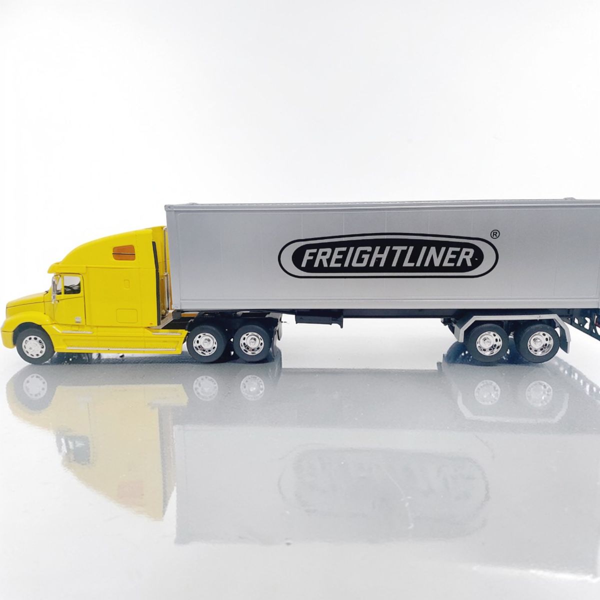 WELLY - Camión Welly Freightliner Columbia 6x4 Escala 132 Amarillo con Container Metálico de Colección