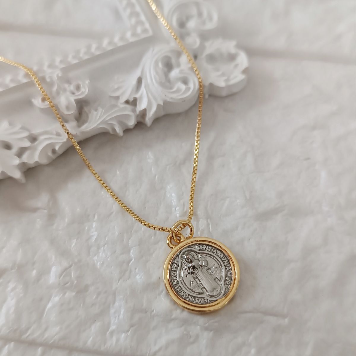 GENERICO - Collar de Medalla San Benito  chapado en oro