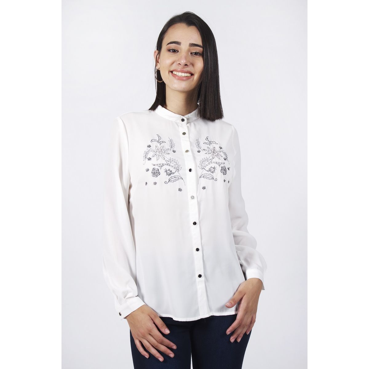 TENTATION - Blusa Bordada Blanca Cuello Mao Tentation