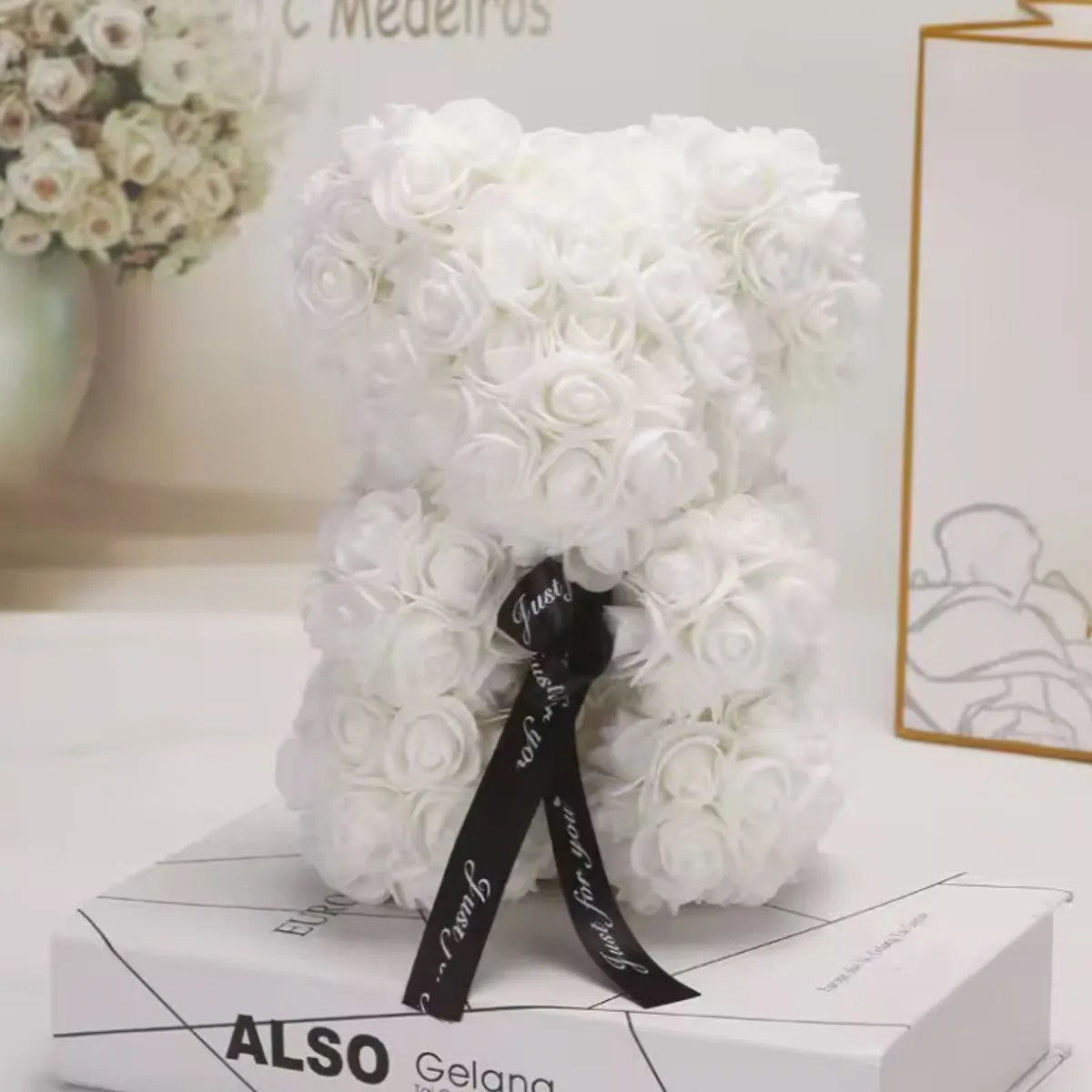 MOVI - Oso de Rosas Eternas de 25 cm – Regalo para San Valentín u otra ocasión especial, color Blanco