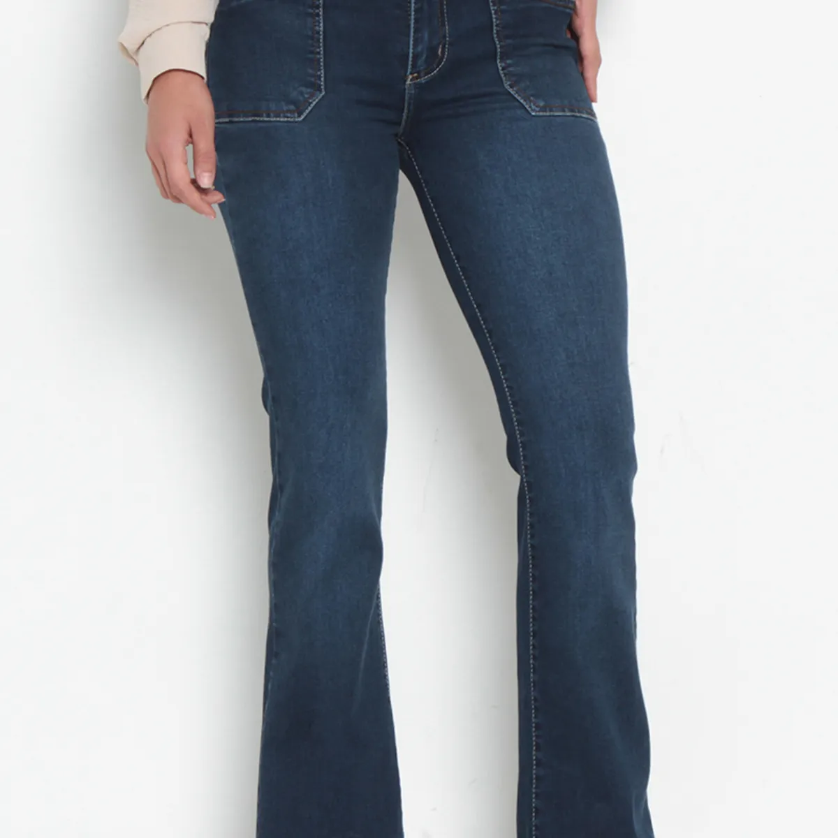 WADOS - JEANS MUJER CARGO PIERNA FLARE TIRO ALTO PRETINA MEDIA DOS BOTONES