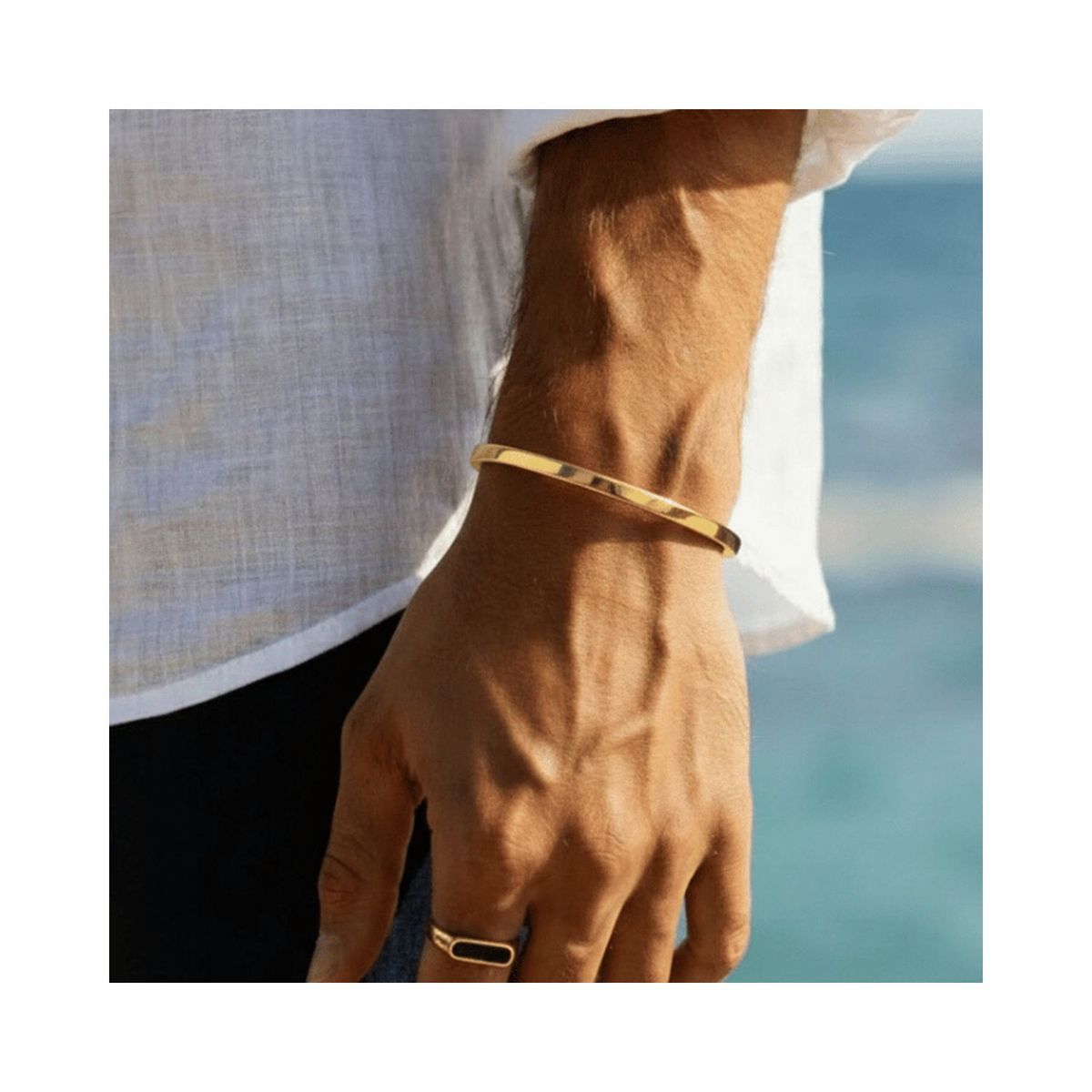 SAINT VENIK - Brazalete Iconic Dorado Enchapado Confianza Elegancia Saint Venik