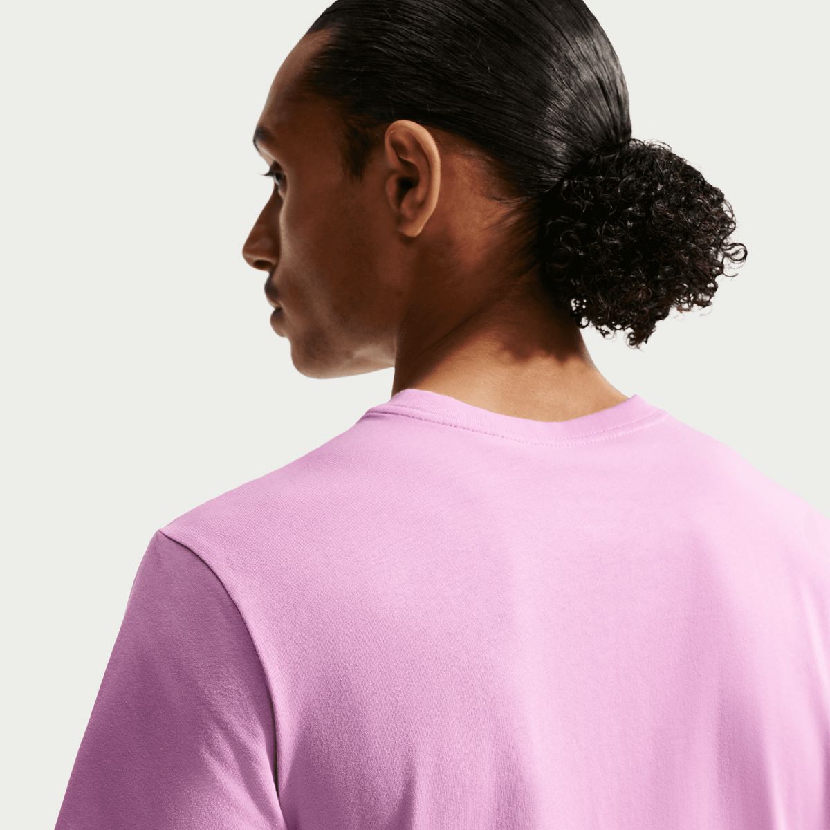 NIKE - Camiseta Nike Sportswear Club Morado Hombre
