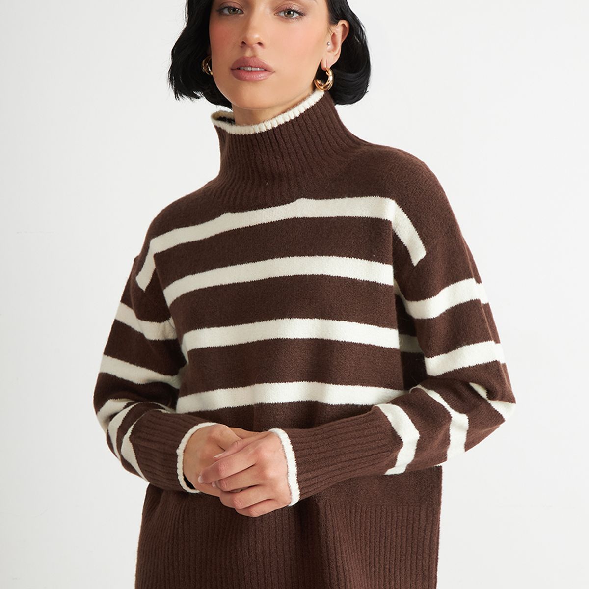NICOPOLY - Sweater Cuello Alto Rayas Horizontales Mocca Nicopoly