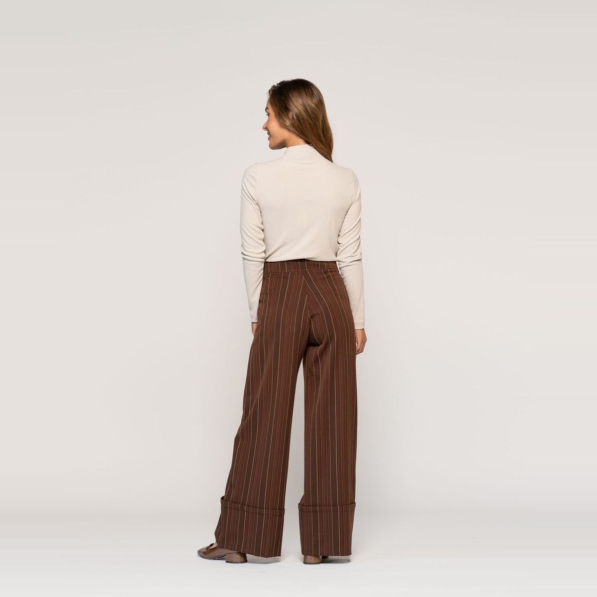 LUDOVICA - Polera Sandra Tiza Ajustada Cuello Alto Manga Larga Ludovica