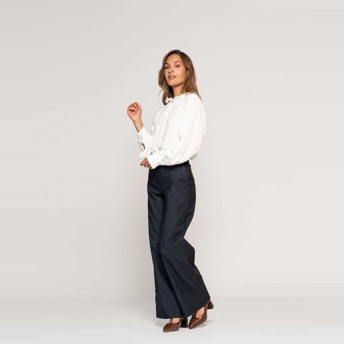 LUDOVICA - Blusa Rocío Crudo Fluida Cuello V Manga Larga Ludovica