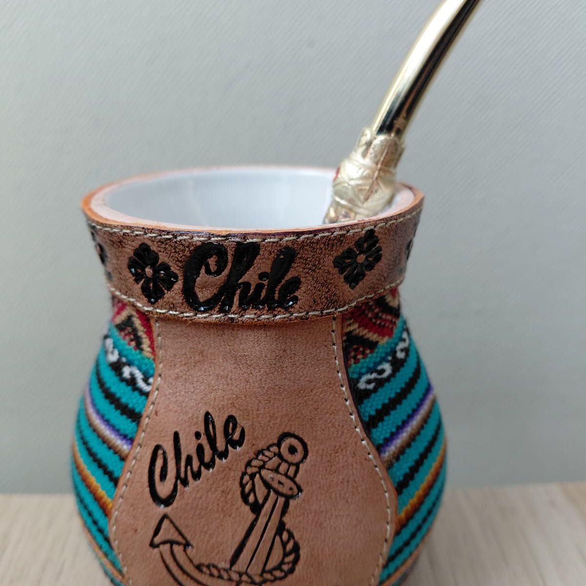 GENERICO - Mate Ceramica 120 ml Con Aguayo y Cuero Mediano Mas Bombilla