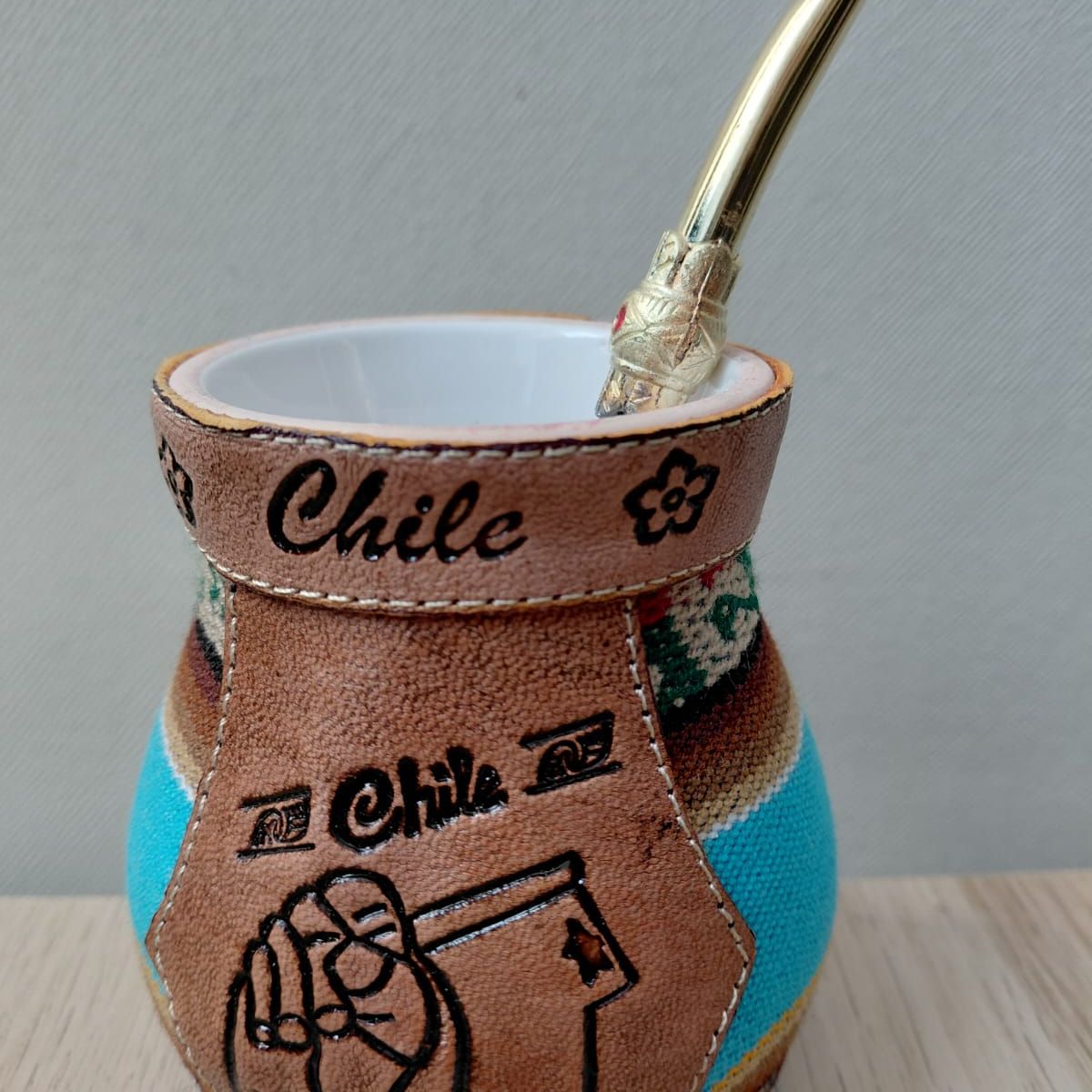 GENERICO - Mate Ceramica 120 ml Con Aguayo y Cuero Mediano Mas Bombilla