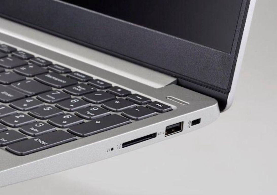 Ideapad 330S-15ARR Ryzen 3 / 12GB RAM / 512GB SSD / Windows 11 Pro