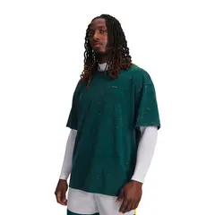 UNDER ARMOUR - Polera M/C UA Heavyweight Oversized Logo Wash Verde Hombre