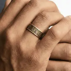 SAINT VENIK - Anillo Roman Dorado Enchapado XI 8US Masculino Permanencia