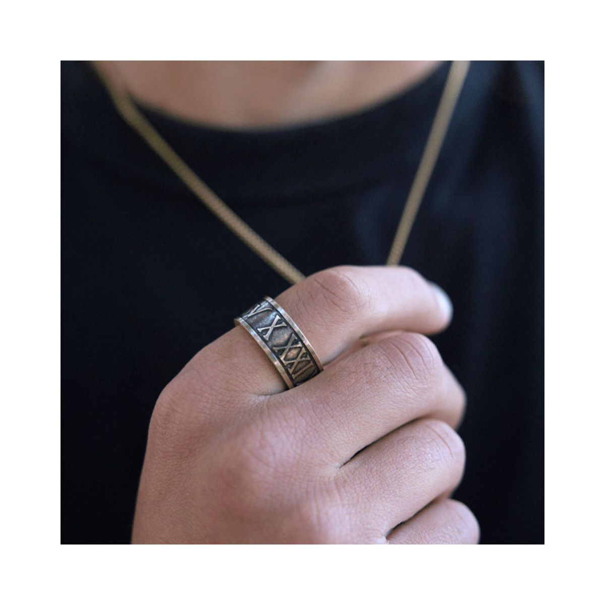 SAINT VENIK - Anillo Roman Dorado Enchapado XI 10US Masculino Permanencia Saint Venik