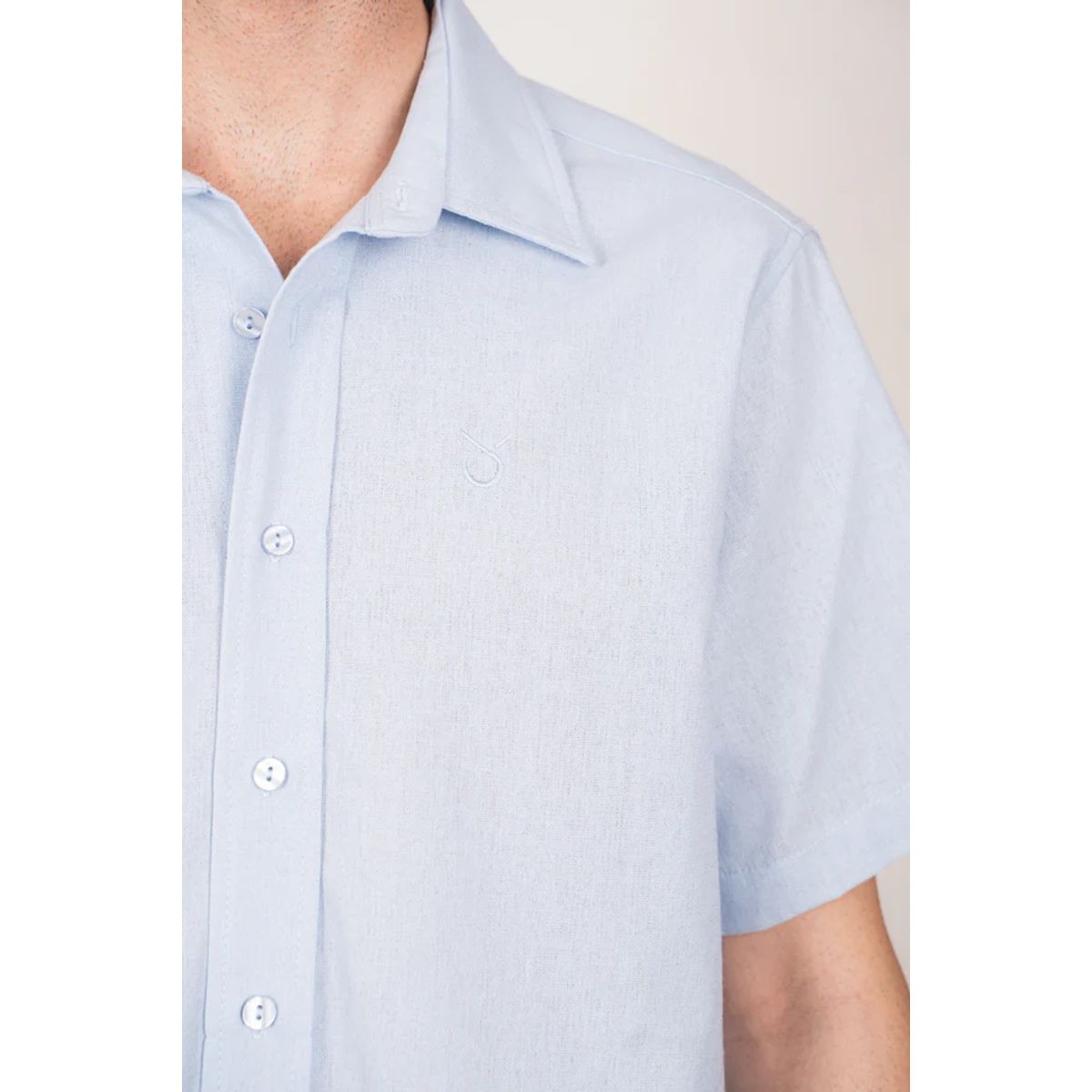 LINNE - Camisa Capri Hombre Lino Rayón Celeste Tailored Fit