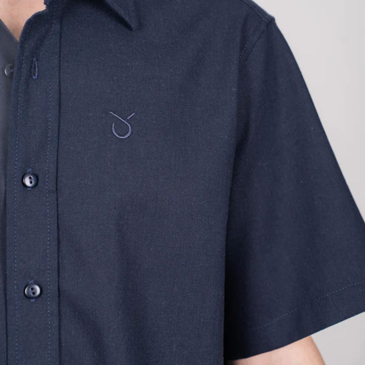 LINNE - Camisa Mykonos Hombre Lino Rayón Azul Marino Tailored Fit