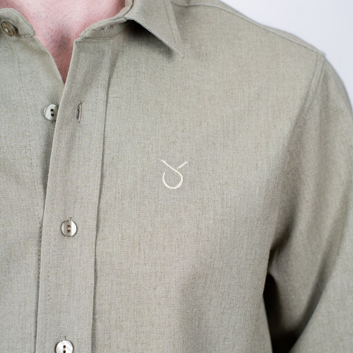 LINNE - Camisa Lisboa Hombre Lino Rayón Verde Oliva Tailored Fit