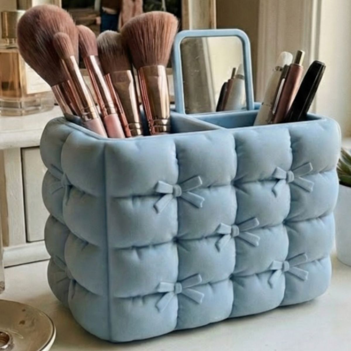GENERICO - Organizador de Maquillaje con Lazo Acolchado Estético y Soporte para Brochas