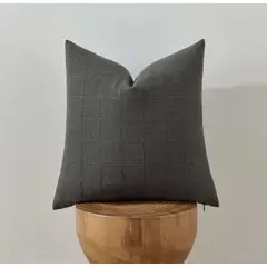 DEKOHOME - COJIN CON TEXTURA GRIS