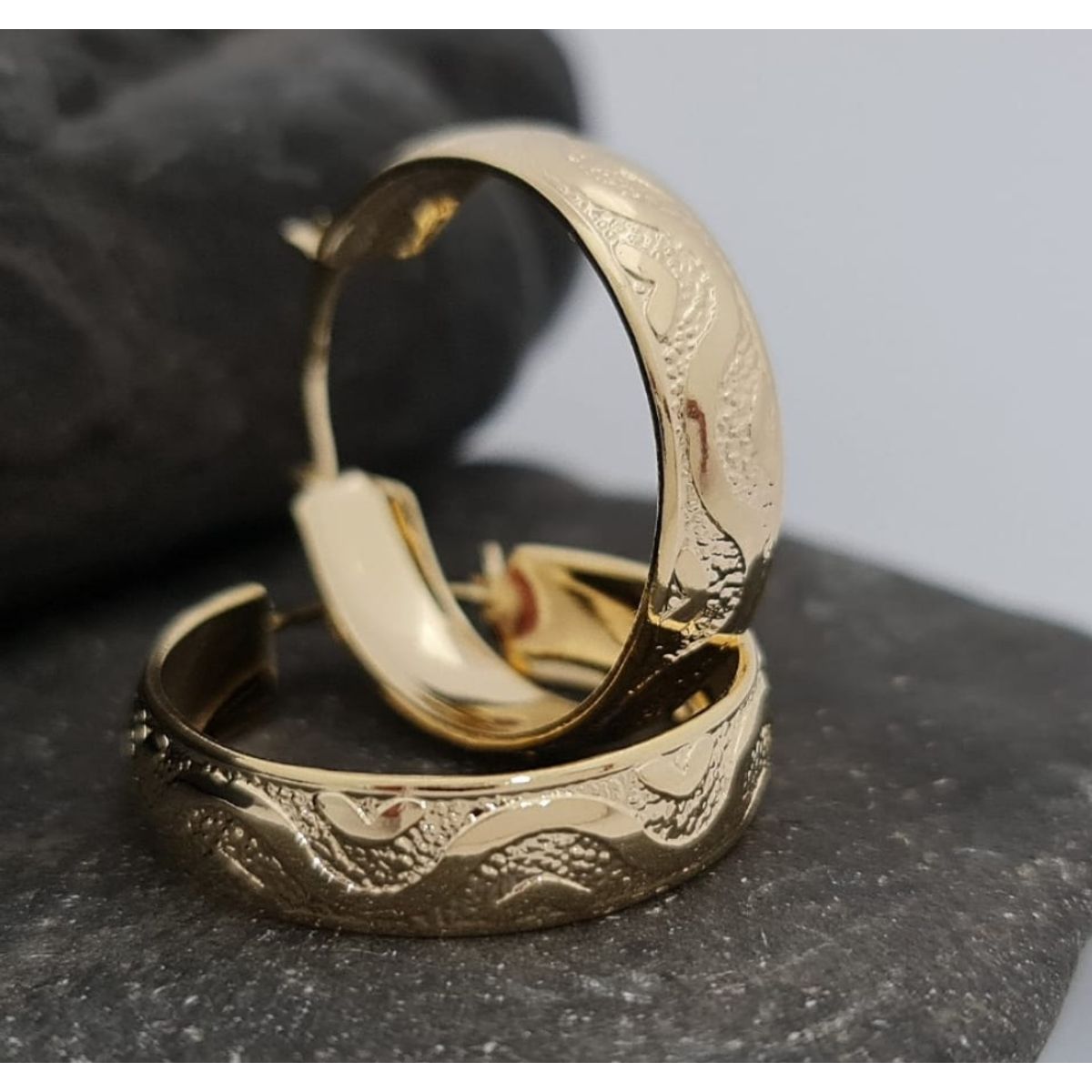 GENERICO - Arete Candonga Tallada Oro Laminado 18k