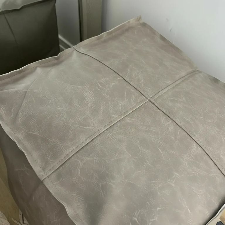 Pouf Cuadrado de Ecocuero 45x45 cm Asiento Decorativo Moderno para Living, Dormitorio o Sala