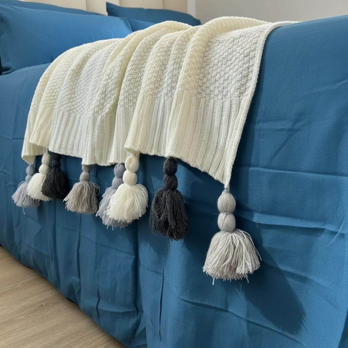 TODOHOGAR SANTIAGO DE CHILE - Manta Tejida con pom-pom beige 120x220cm