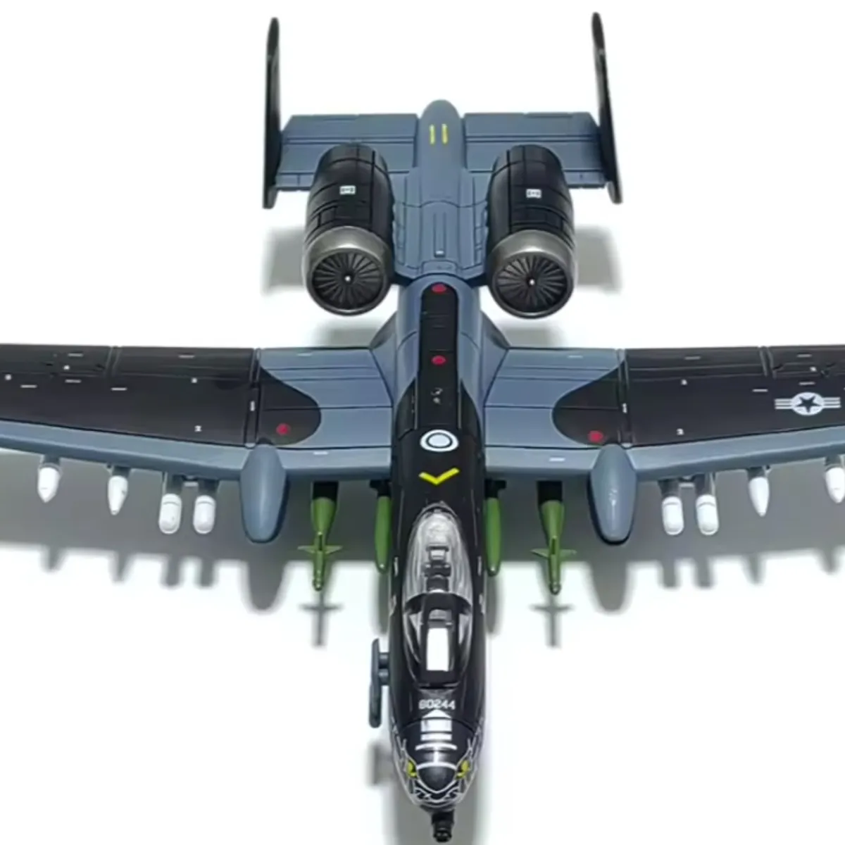GENERICO - Avión USAF A-10C Warthog BlackSnake Escala 172 Armable