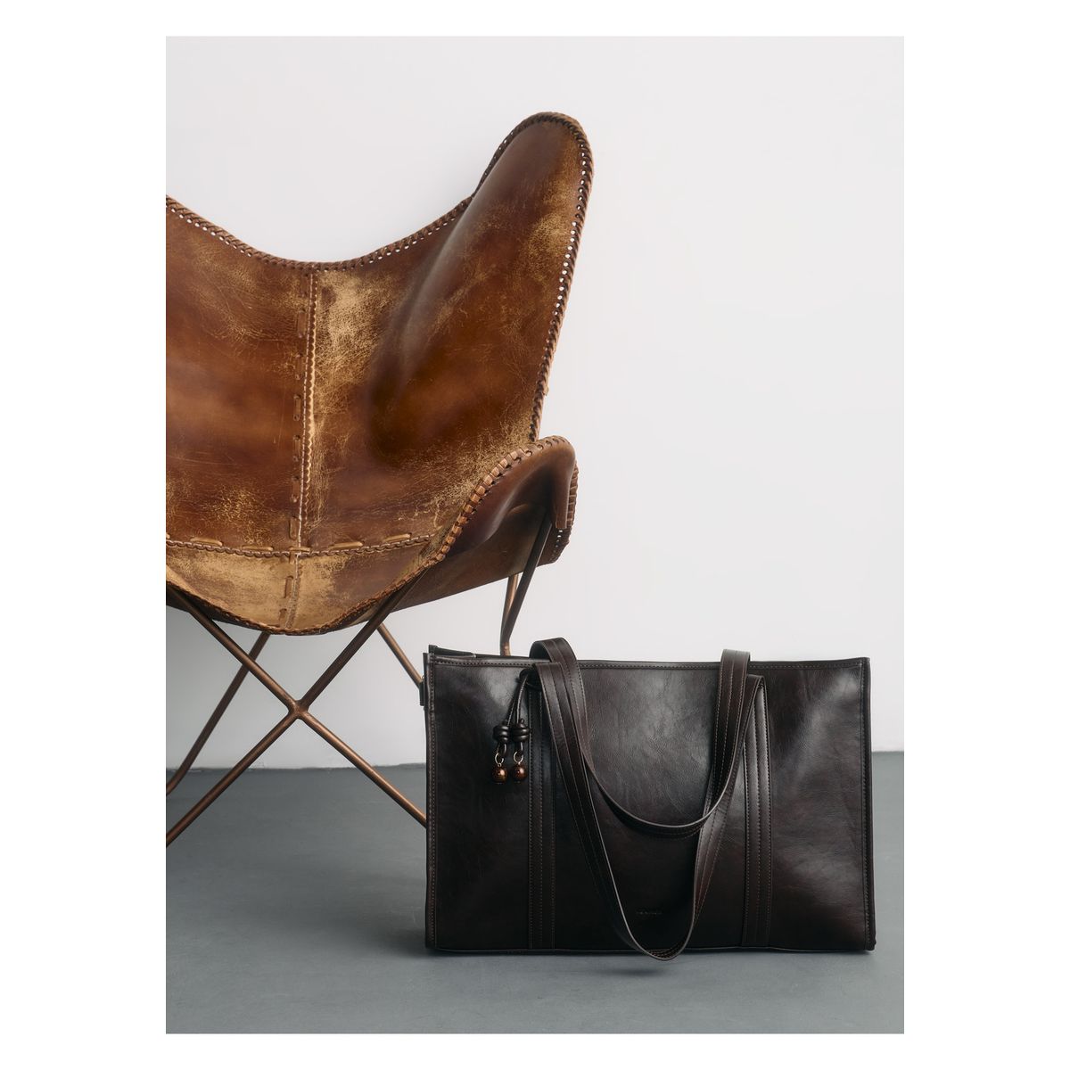 LOUNGE - Cartera De Hombro Acharolada Grande Charm Woman LOUNGE