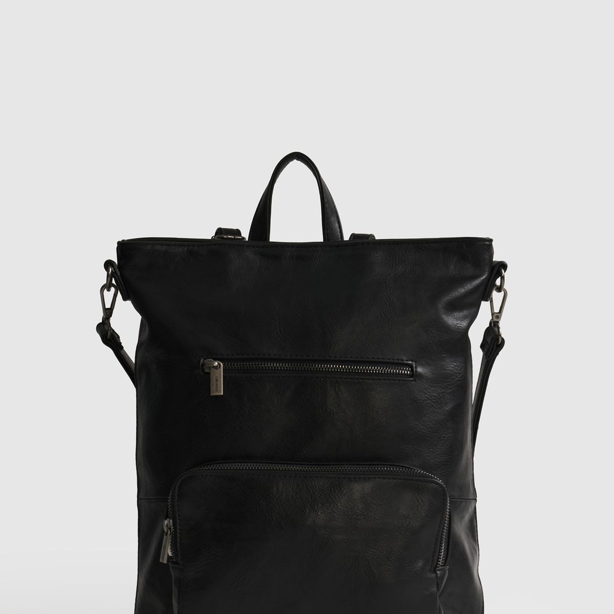 LOUNGE - Cartera Mochila Notebook Tachas LOUNGE