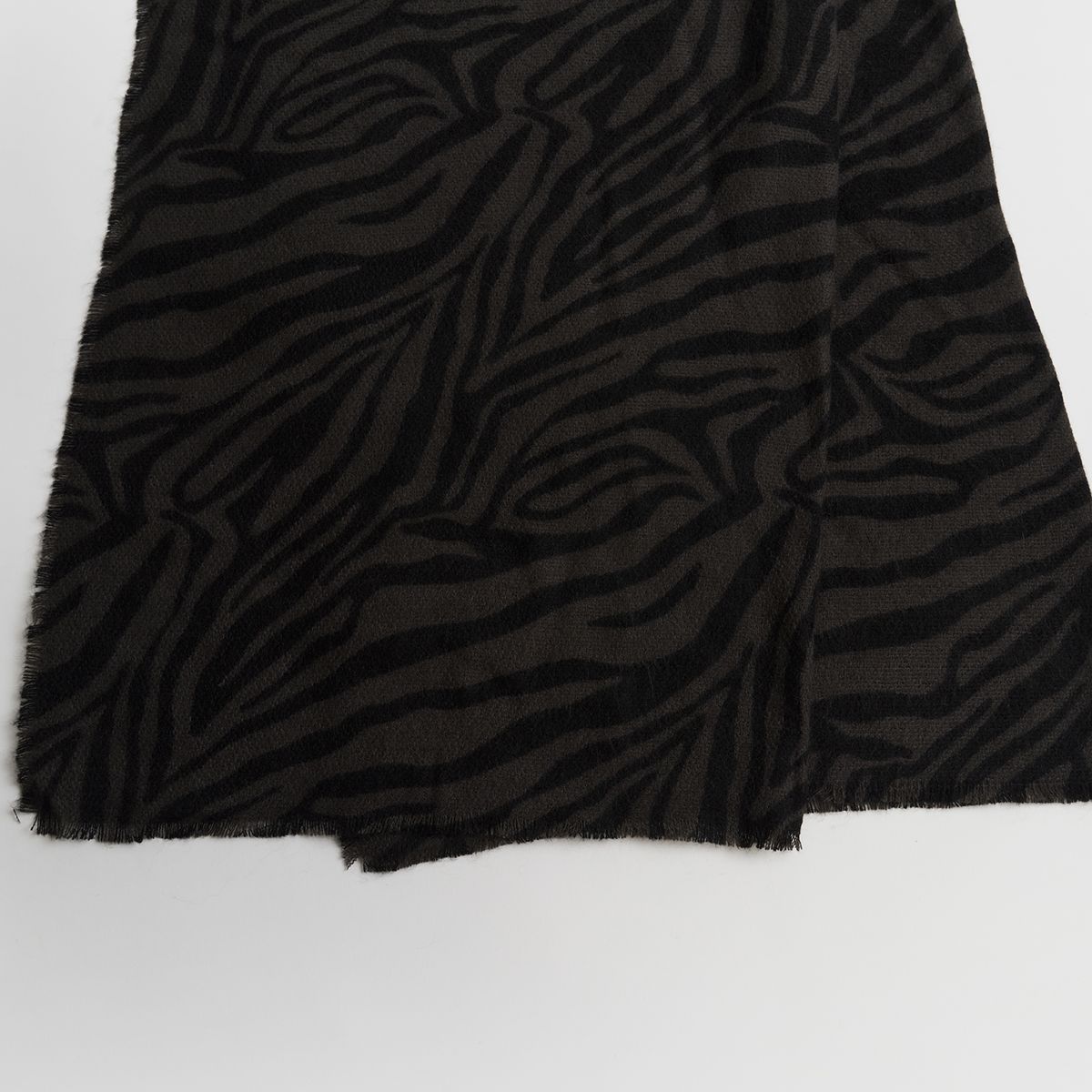 LOUNGE - Bufanda Estampado De Cebra LOUNGE
