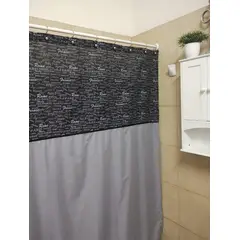 GENTILE - CORTINA DE BAÑO MEDIDA ESPECIAL COLOR GRIS LETRA NEGRA CON SESGO 200 X 200 CMS
