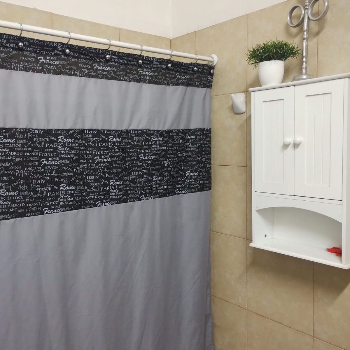 GENTILE - CORTINA DE BAÑO  MEDIDA ESPECIAL DISEÑO LETRAS NEGRA 200 X 200 CMS