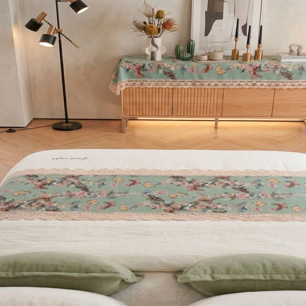 GENERICO - Piecera de Cama Estampado Natural Chic Con Encaje 80x200cm