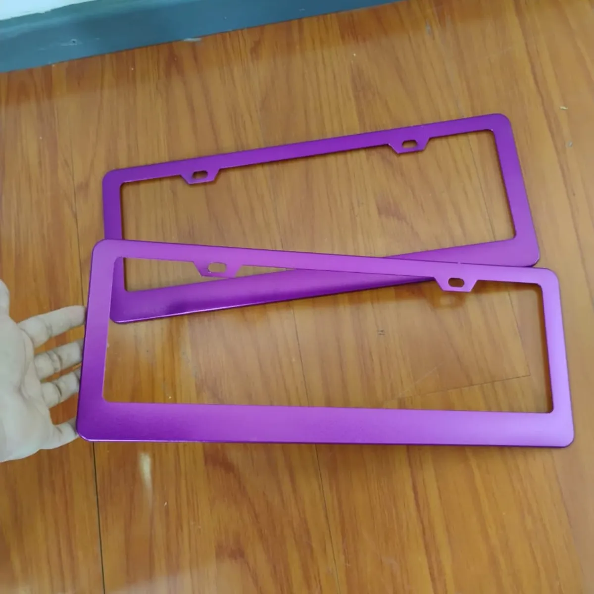 GENERICO - Par de Porta patentes o Marco de placa de matrícula soporte de cubierta morado lila