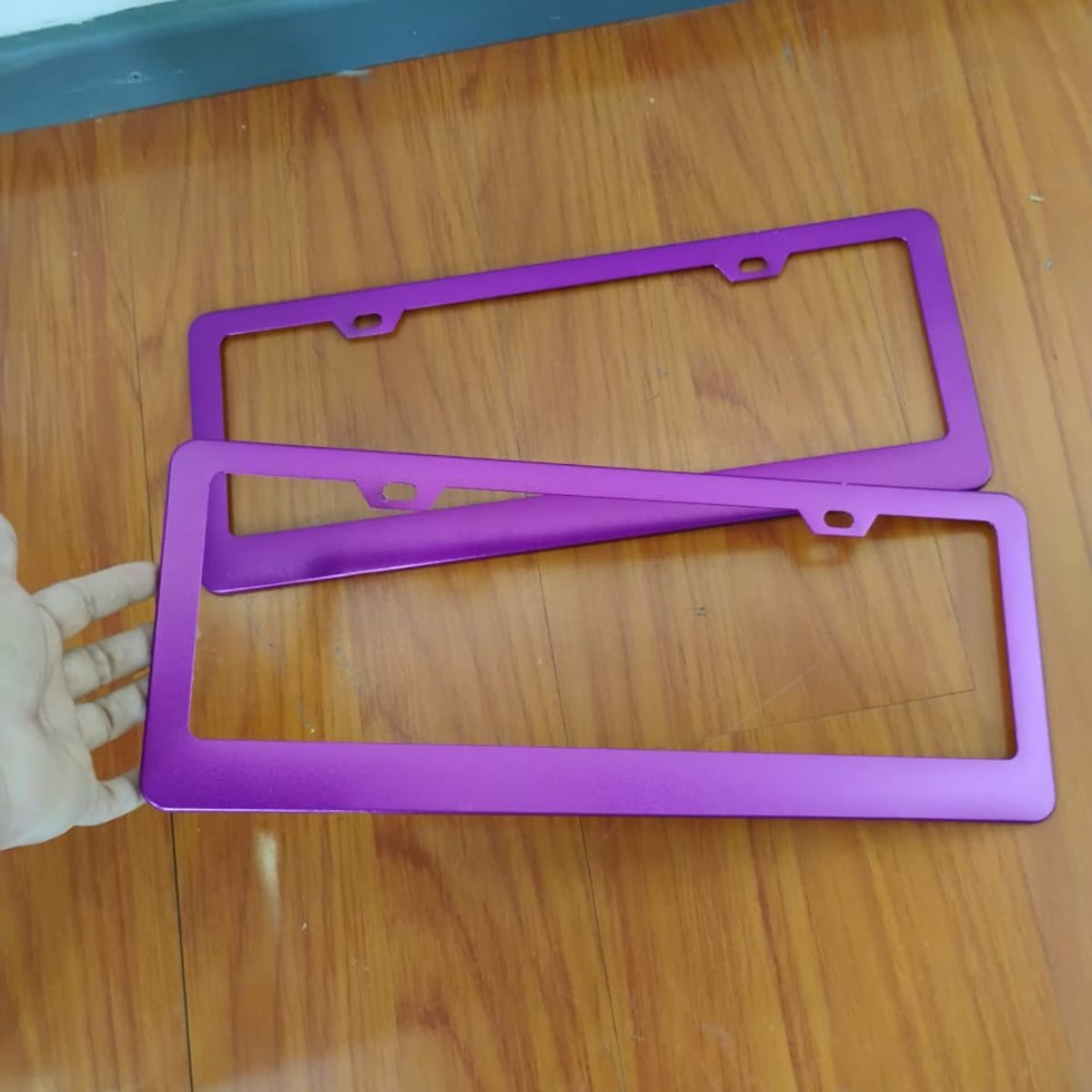 GENERICO - Par de Porta patentes o Marco de placa de matrícula soporte color morado lila