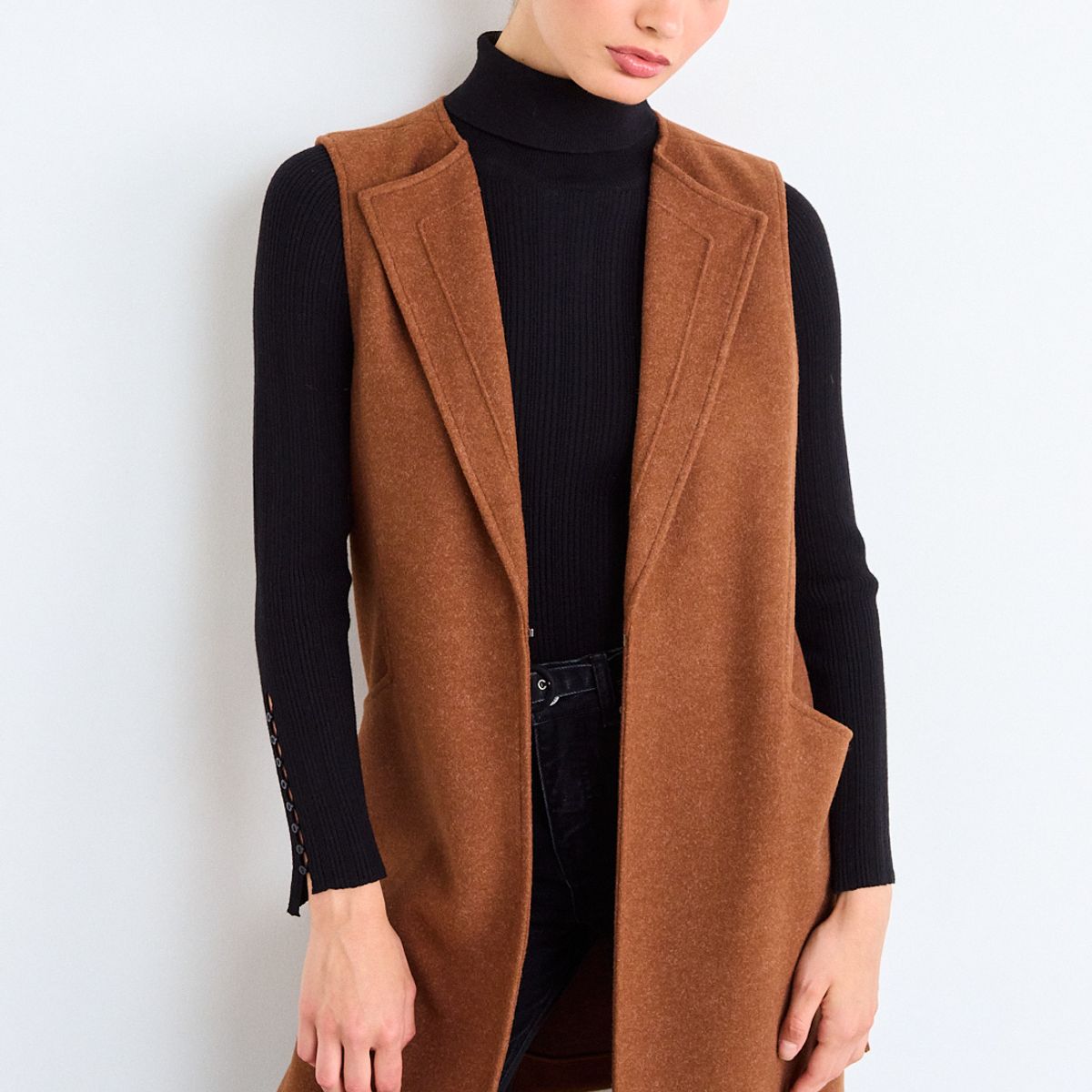 IO - Chaqueton Sin Mangas Liso Mujer Café Io
