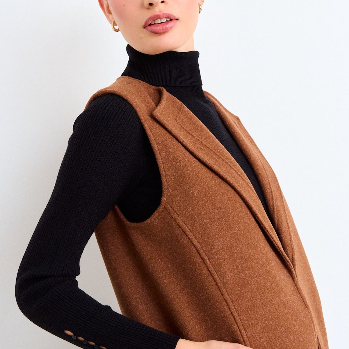 IO - Chaqueton Sin Mangas Liso Mujer Café Io