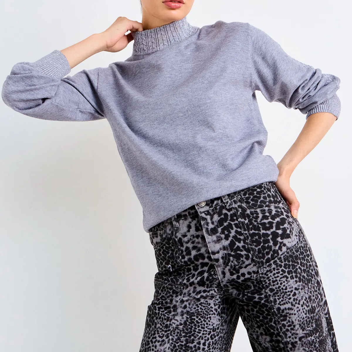 IO - Sweater Delgado Manga Princesa Mujer Gris Io