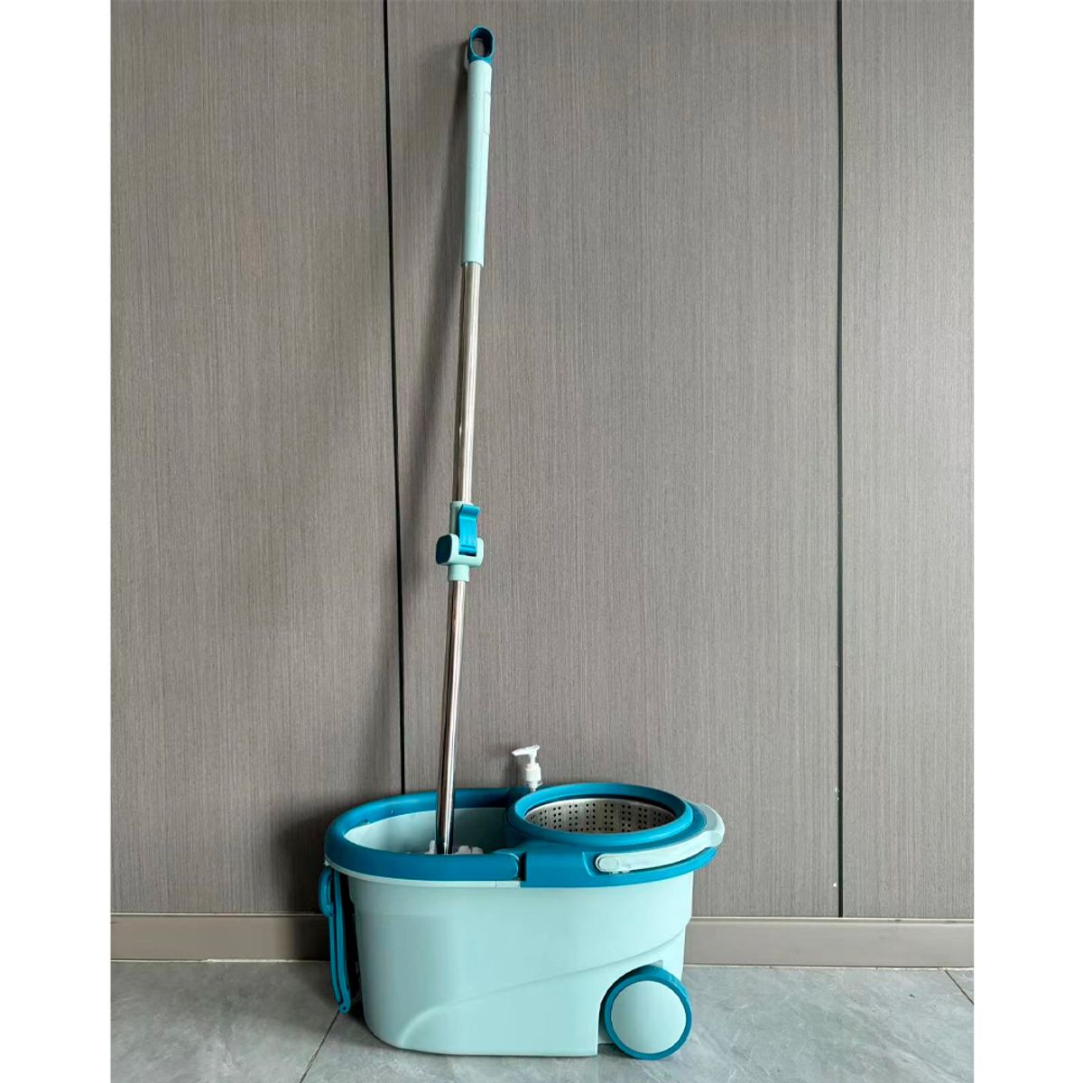 IRM - Mopa Trapeador Giratoria 360 Centrifugadora Acero Removible Color Turquesa