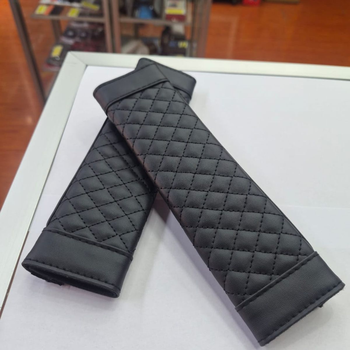 GENERICO - X2 CUBRE CINTURÓN DE SEGURIDAD NEGRO DISEÑO HILO NEGRO