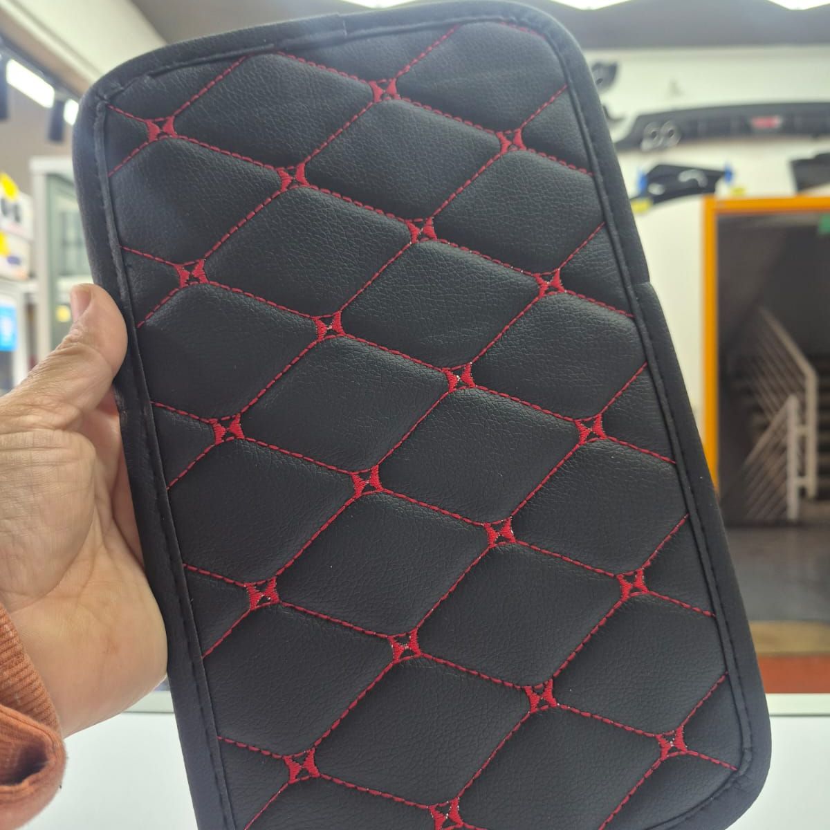 GENERICO - Funda para apoyabrazos auto eco cuero universal hilo rojo