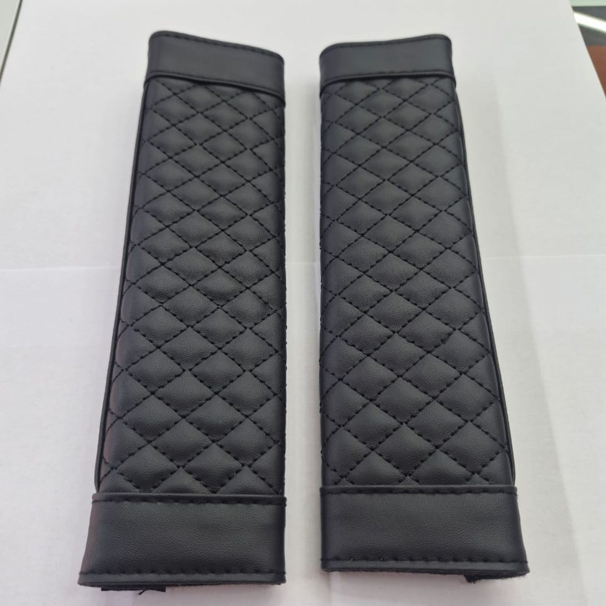 GENERICO - X2 CUBRE CINTURÓN DE SEGURIDAD NEGRO DISEÑO HILO negro