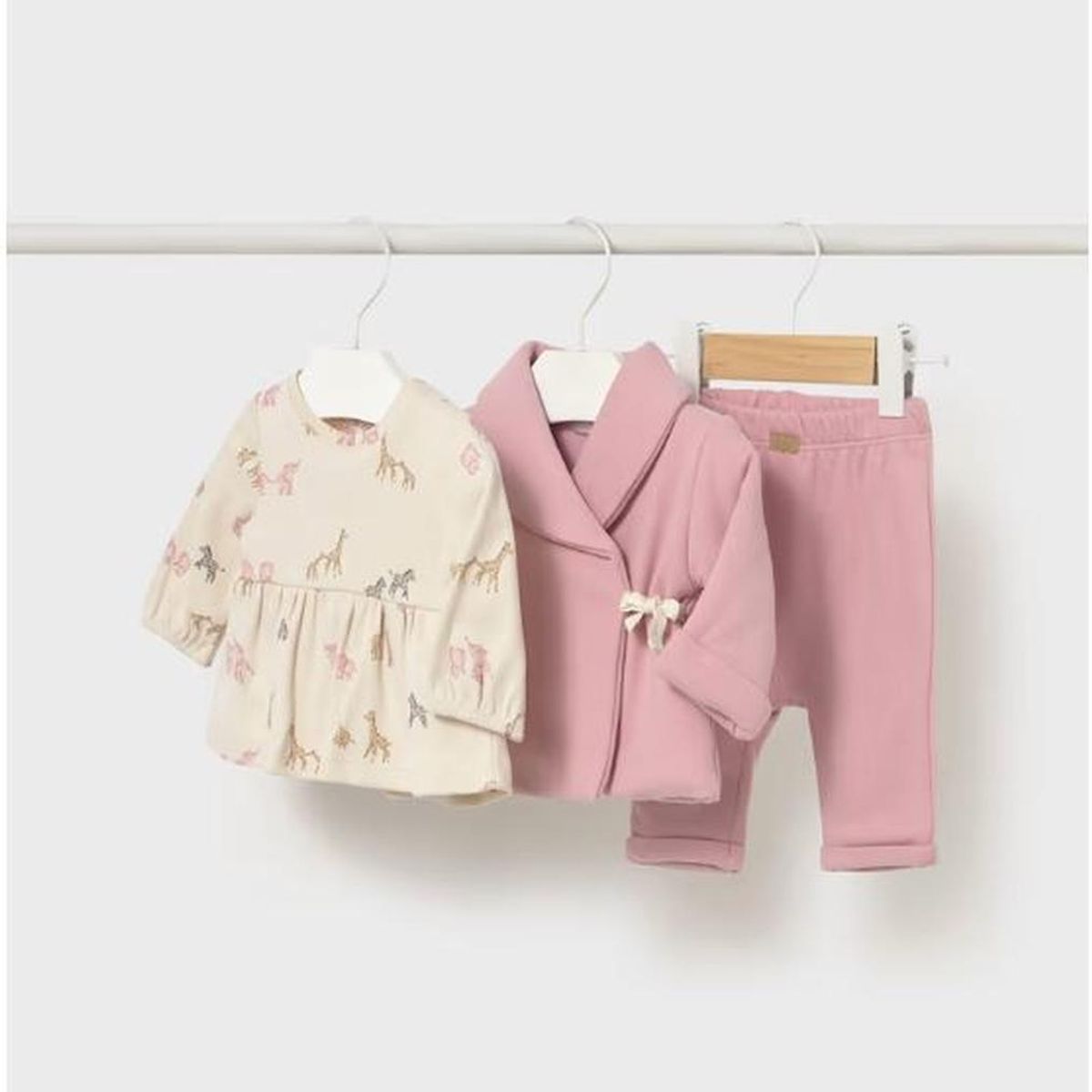 MAYORAL - Conjunto pantalon camiseta y sudadera con broche a presion