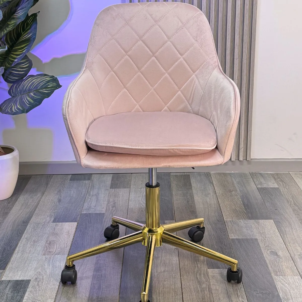 HABITA2 CHILE - Silla Escritorio Lux Felpa Pedestal Dorado