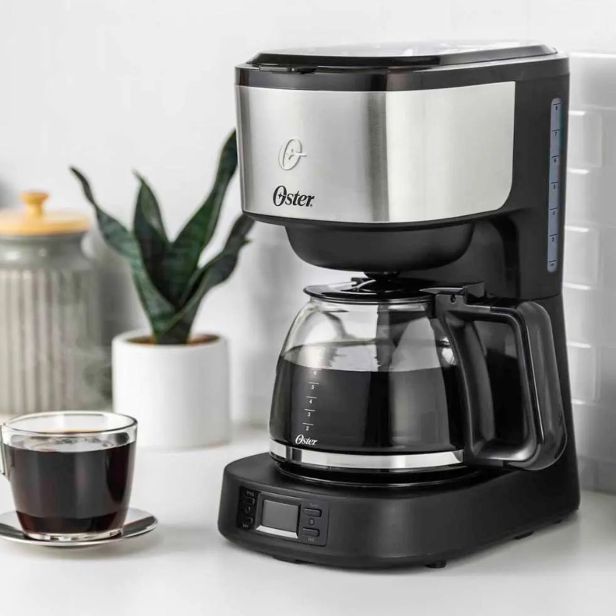 OSTER - Cafetera Programable Oster® 8 Tazas En Acero Inoxidable Bvst