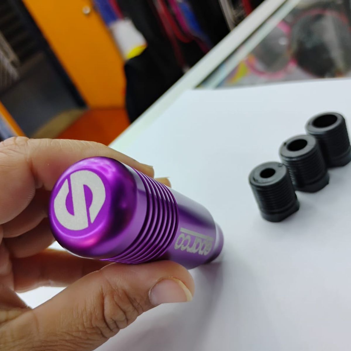 GENERICO - Pomo Perilla de cambio universal metalico 8.5cm Sparco MORADO