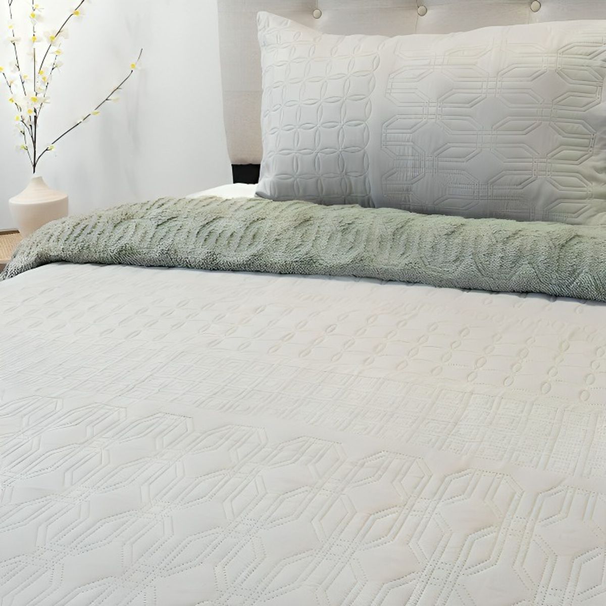 DORAL - Quilt Hotpress Viena Con Sherpa 2 Plazas  Arena  Doral