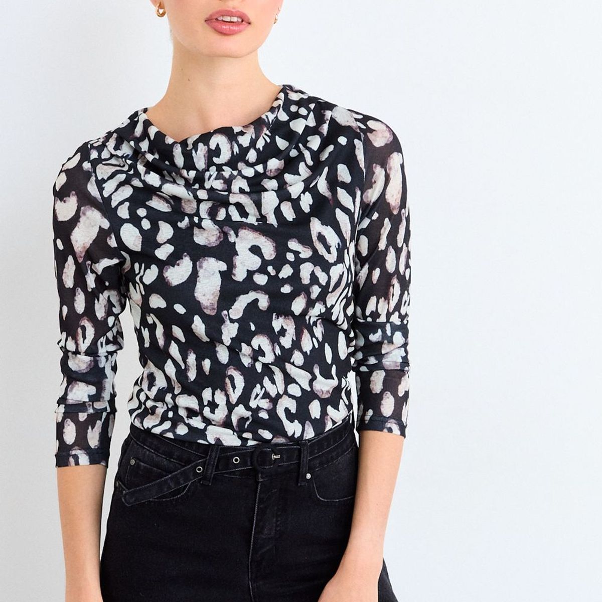 IO - Polera Estampada Mujer Negra Io