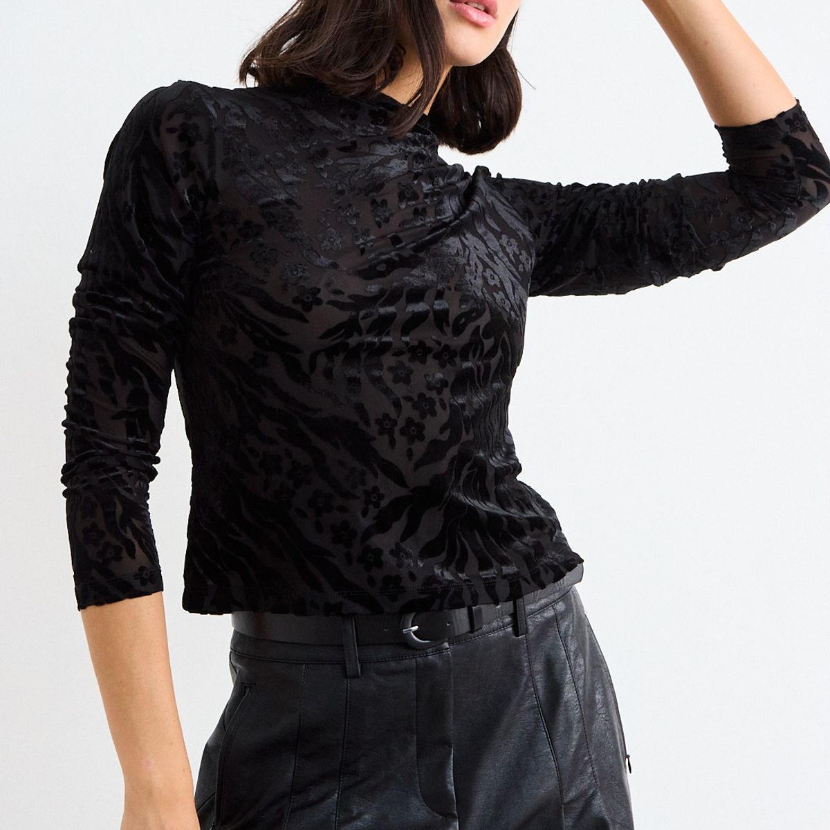 IO - Polera Fantasia Mujer Negro Io