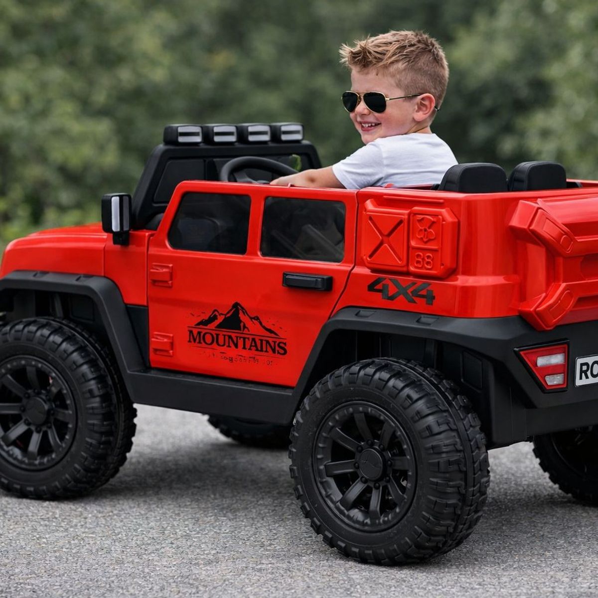 ALTERNATIVE - Auto Eléctrico A Batería 2268 Infantil 4x4 / Control Remoto rojo